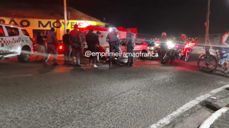 Acidente entre carro e ciclista termina em confusão na Vila São Sebastião