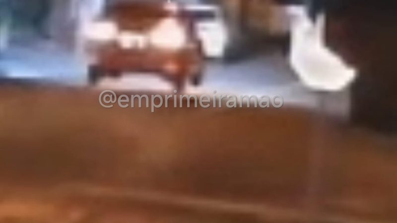 Motorista perde controle e veículo capota no Recanto Elimar, em Franca