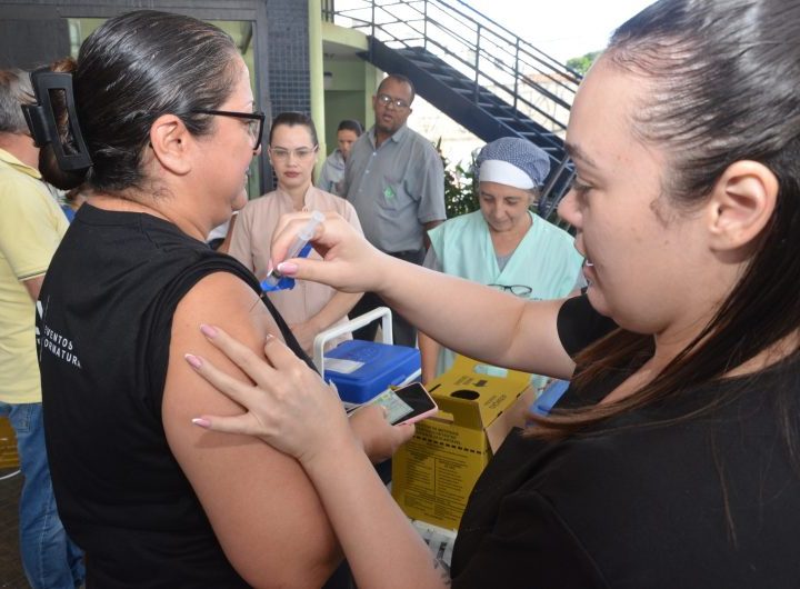 Secretaria de Saúde segue com vacinação contra a gripe no Terminal neste sábado