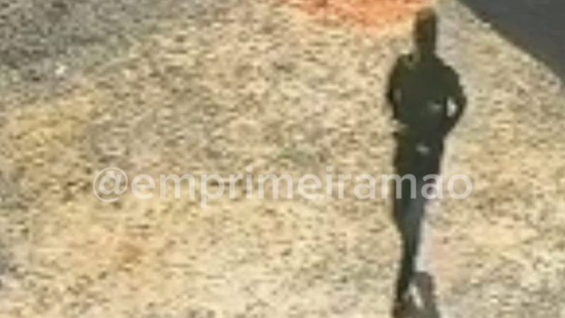 Câmeras de segurança registram furto de bicicleta em loja de tintas em Franca