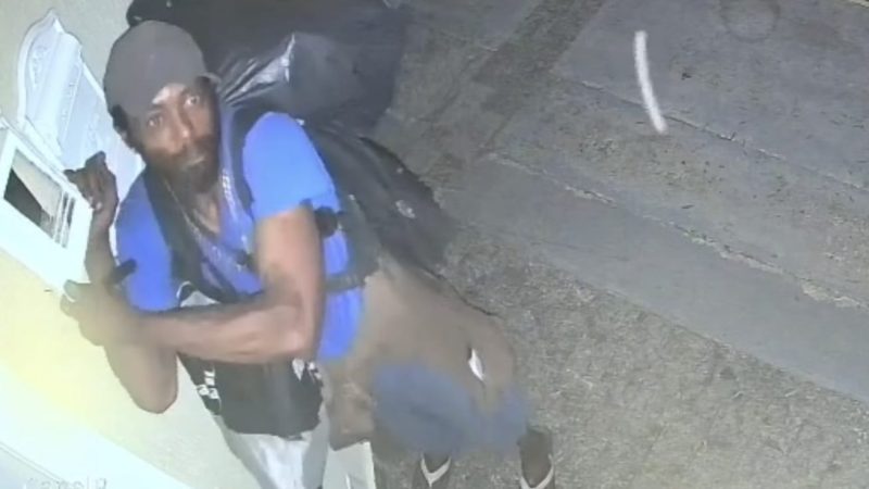 Furto de grade de interfone é registrado por câmera de segurança em Franca