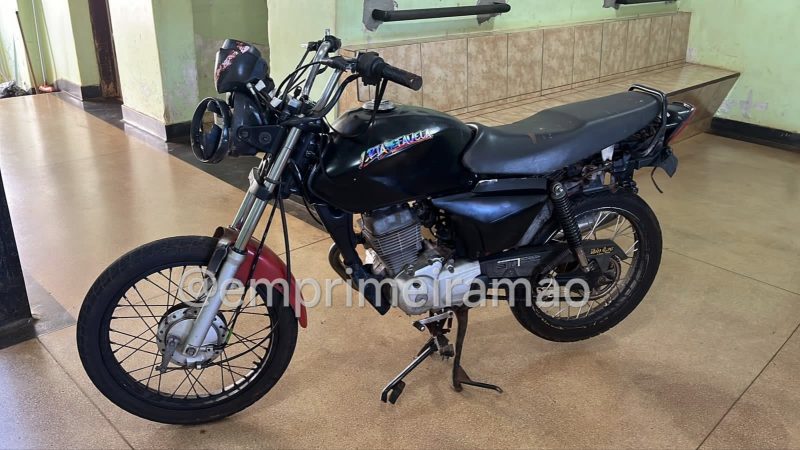 Motociclista sem capacete foge da PM e acaba detido com moto furtada em Guará