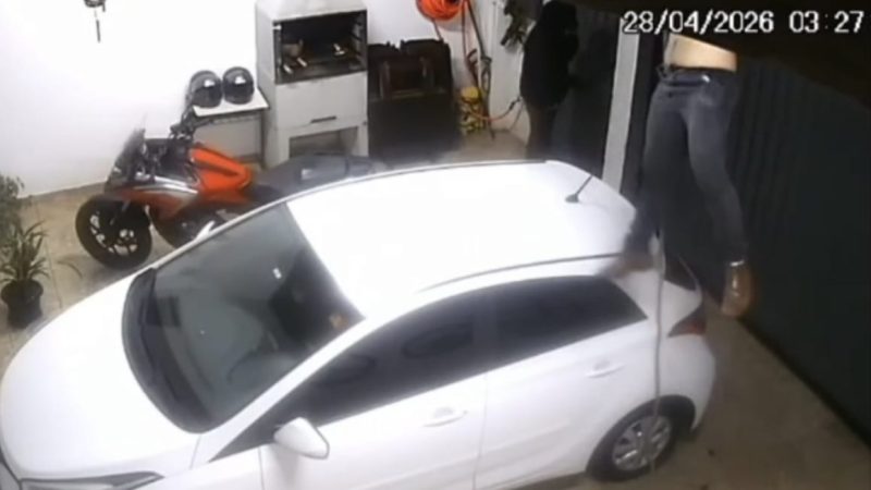 Criminosos invadem residência e furtam carro e moto no Jardim Aeroporto