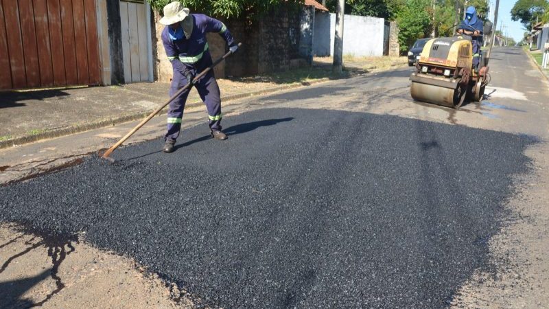 Prefeitura realiza serviço de tapa-buracos nas regiões Norte, Oeste, Sul e Leste