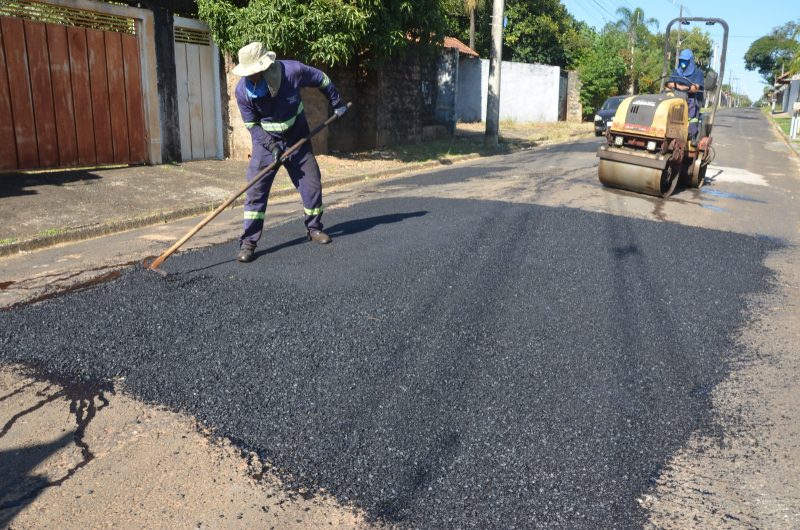 Prefeitura realiza serviço de tapa-buracos nas regiões Norte, Oeste, Sul e Leste
