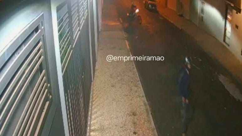 Câmera de segurança registra furto de moto em Franca