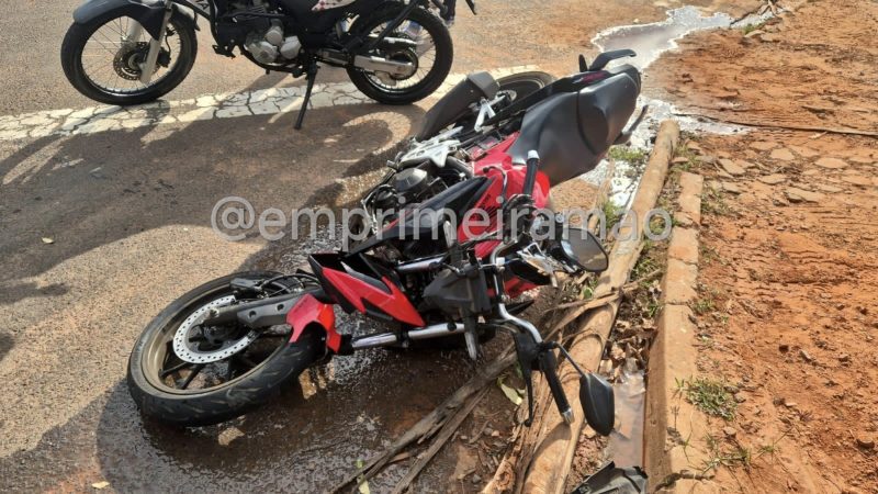 Colisão entre carro e moto deixa motociclista ferido em avenida de Franca