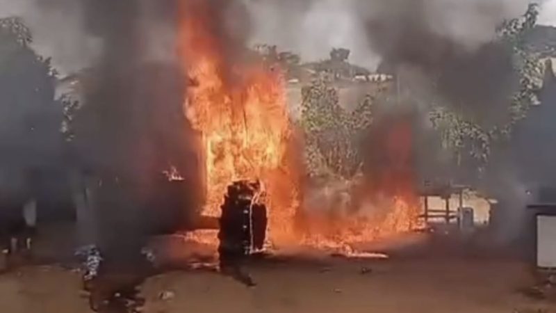 Trator fica completamente destruído após incêndio em Cristais Paulista