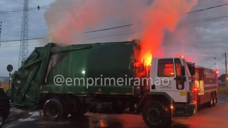Caminhão carregado com retalhos de tecido pega fogo em Franca