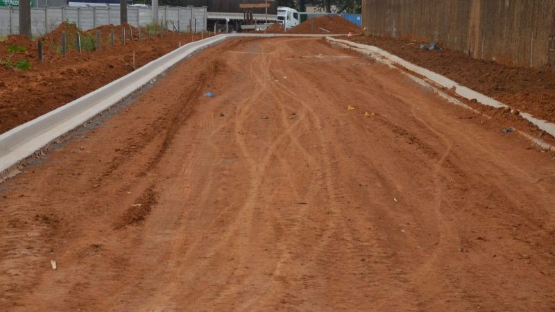 Rua ao lado do Hospital Estadual tem guias concluídas