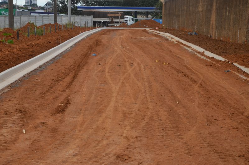 Rua ao lado do Hospital Estadual tem guias concluídas