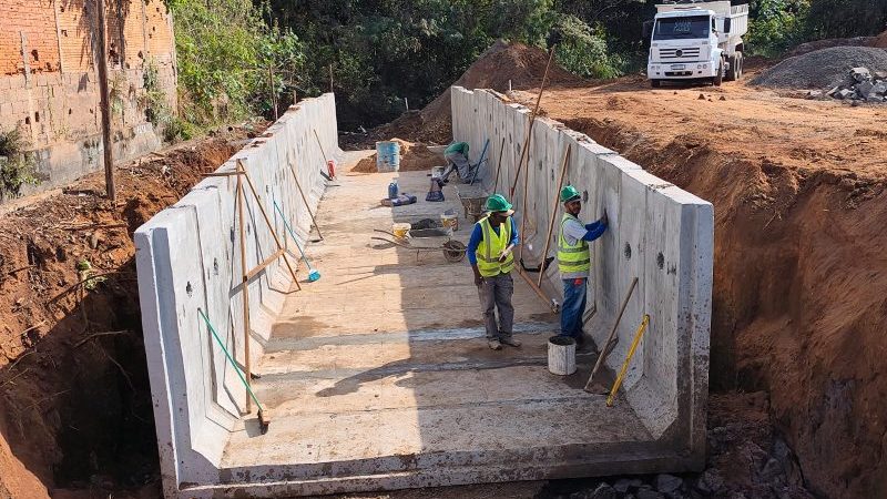 Obras antienchentes no Jardim Palmeiras segue com limpeza de terreno e início de escavações