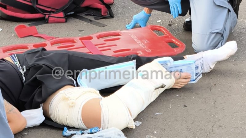 Pedal de partida perfura perna de entregador em acidente