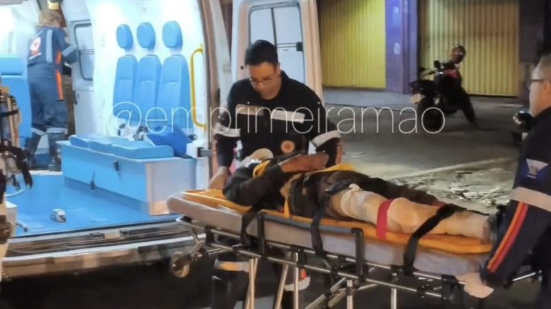 Motorista foge após derrubar motociclista que sofreu ferimentos graves
