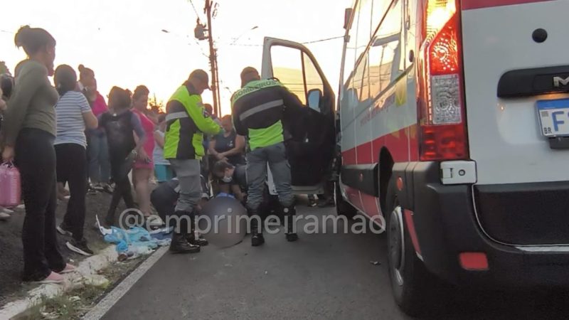 Idosa é socorrida em estado grave após ser atropelada por veículo