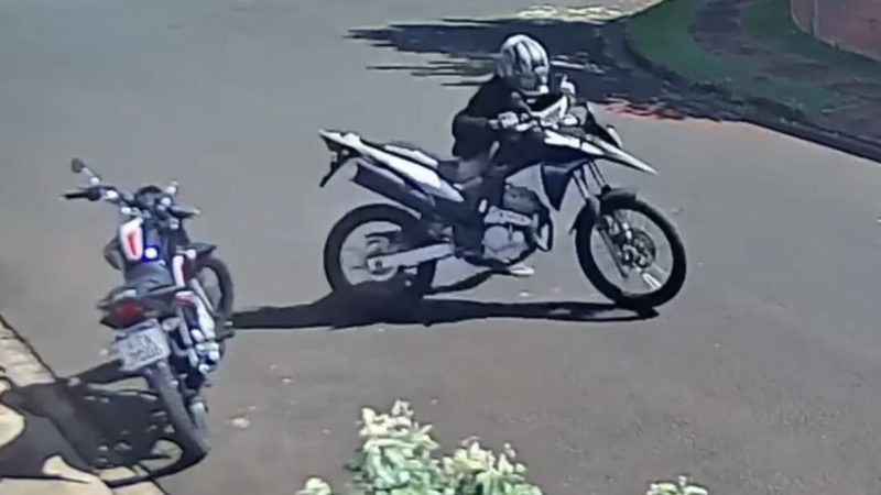 Moto é furtada por criminosos em plena luz do dia em Ituverava
