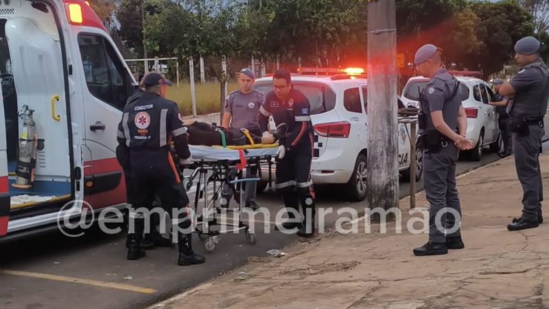 Ciclista fica ferido após colidir contra poste em avenida de Franca