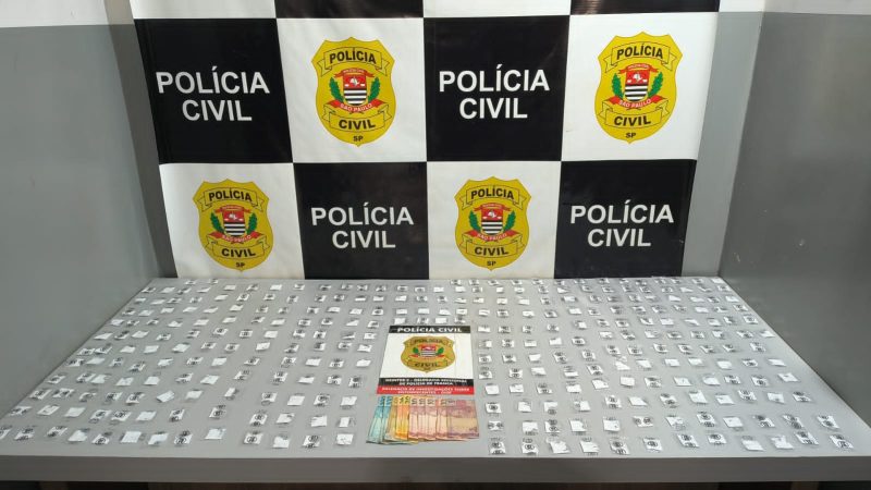 Polícia Civil apreende mais de 300 papelotes de cocaína durante operação em Franca