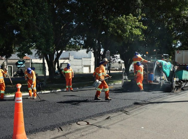 Programa ‘Asfalto Novo’ inicia recapeamento da avenida Willian Azzuz em Franca