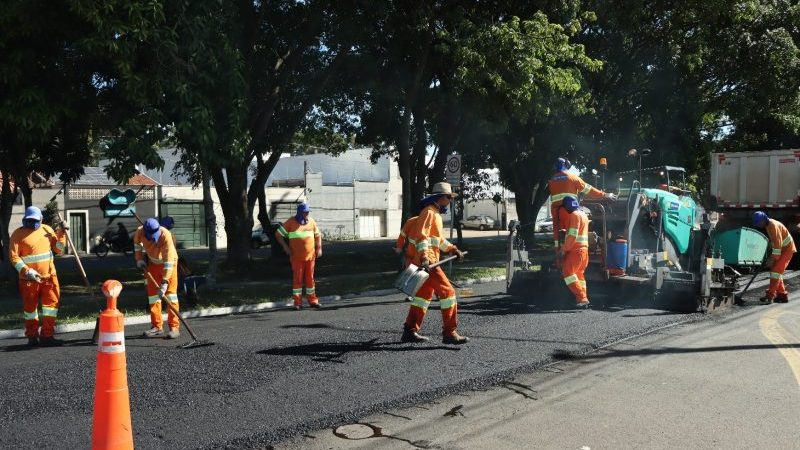 Programa ‘Asfalto Novo’ inicia recapeamento da avenida Willian Azzuz em Franca