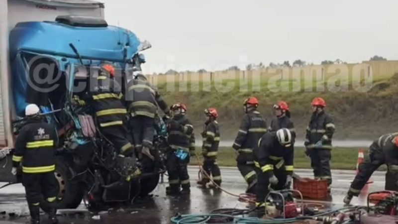 Grave acidente na Rodovia Cândido Portinari deixa motorista preso às ferragens