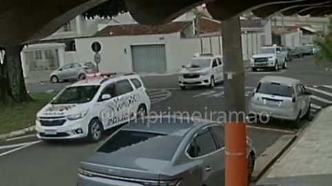 Dupla é detida após perseguição e motocicleta furtada é recuperada em Franca