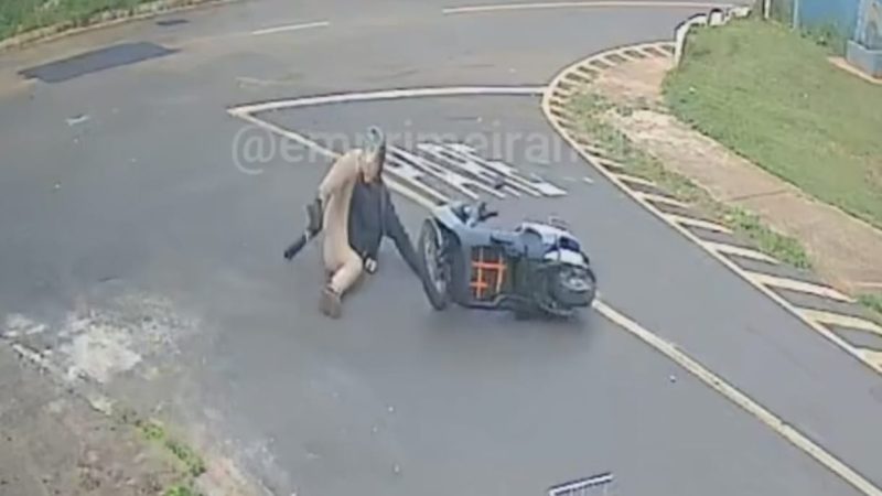 Homem sofre ferimento grave após queda de moto elétrica em Franca