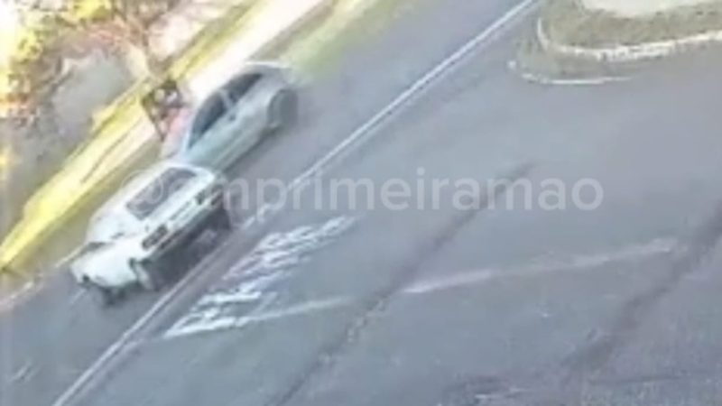 Câmera registra motorista avançando sinal de pare e provocando acidente em cruzamento de Franca