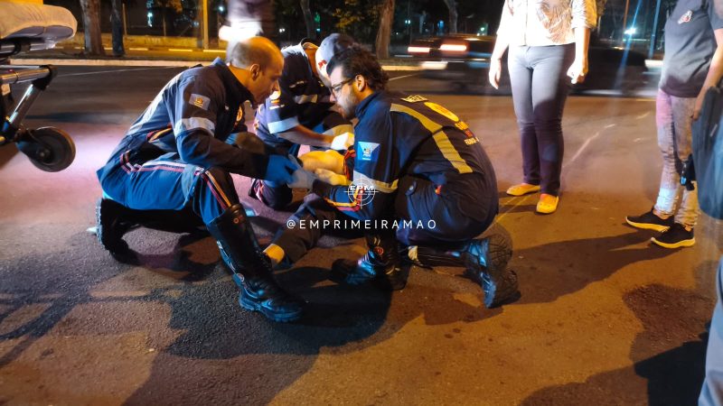 Pedestre sofre ferimento grave na perna após ser atropelado por motociclista em Franca