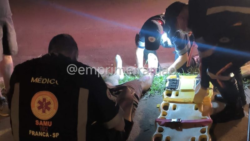 Motorista invade contramão e deixa motociclista gravemente ferido em Franca