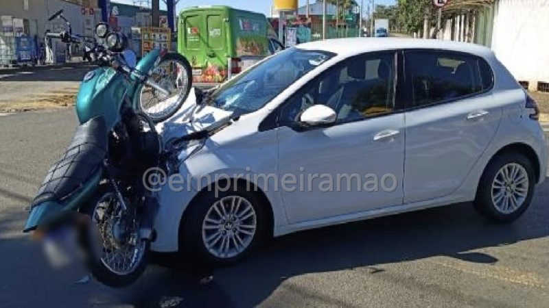 Motociclista é detido após empinar moto e bater em carro em Cristais Paulista