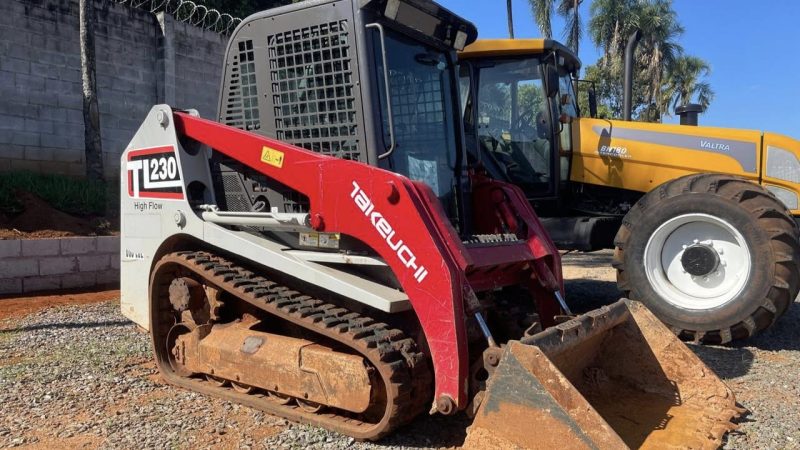 Bobcat furtada em Goiás é recuperada em lava-jato de Franca