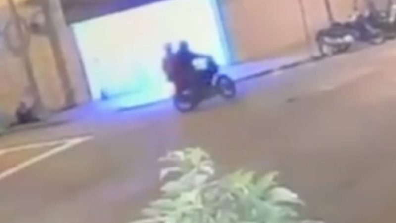 Câmera registra furto de motocicleta em frente à academia no Jardim Guanabara