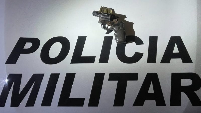 Polícia Militar prende homem por porte ilegal de arma de fogo durante evento em Aramina
