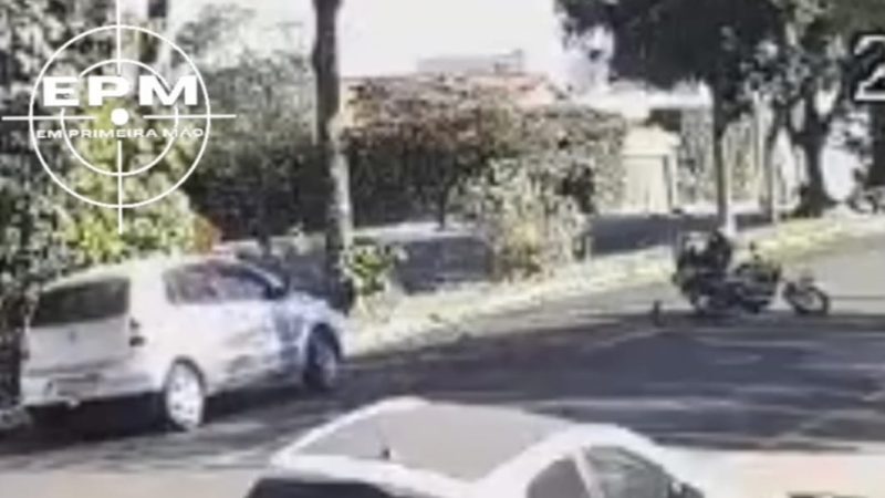 Motociclista fica ferido após colidir em carro parado em avenida de Franca