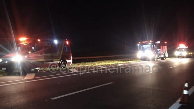 Colisão entre dois carros termina em capotamento na Rodovia Cândido Portinari