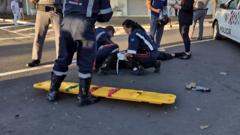 Motociclista fica ferido após colisão com caminhão em avenida de Franca