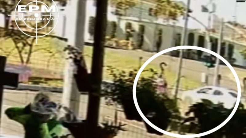 Motociclista fica ferido após motorista avançar sinal vermelho em cruzamento de Franca