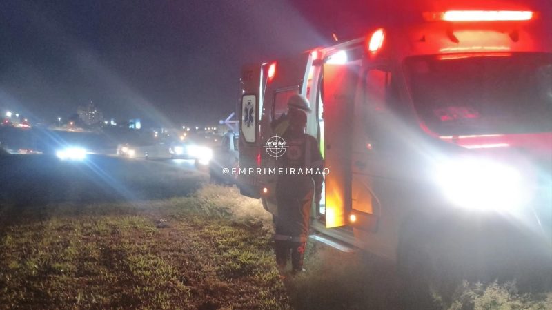 Casal cai de motocicleta após pneu traseiro murchar na Rodovia Cândido Portinari