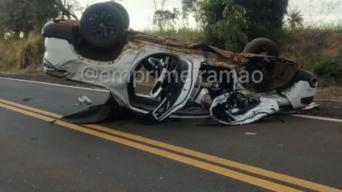 Capotamento após batida entre três carros deixa vários feridos em rodovia da região