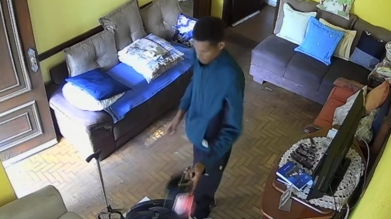 Idosa de 97 anos tem casa invadida e celular roubado na Vila Nicácio