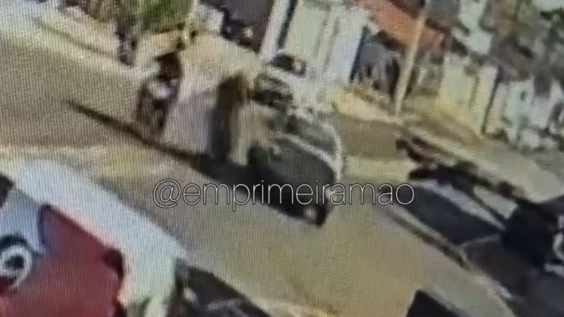 Câmeras registram colisão entre moto e carro que deixou jovem ferido em Franca