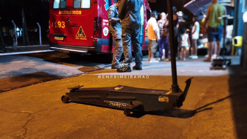 Borracheiro é atropelado enquanto trocava pneu de carro na avenida Chico Júlio