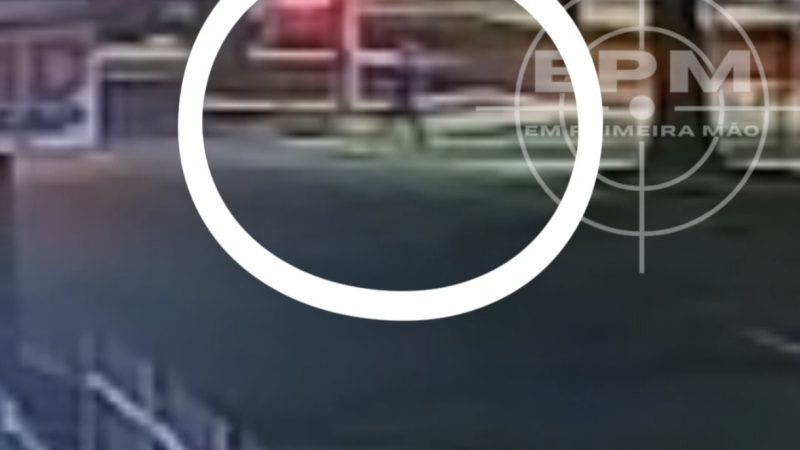 Câmera mostra homem sendo atropelado por dois veículos em avenida de Franca