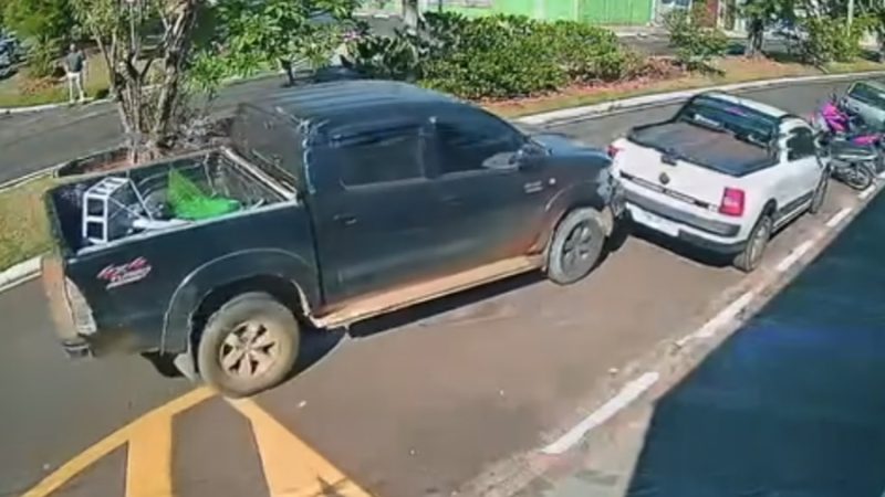 Proprietário procura motorista que bateu em Saveiro estacionada e fugiu em Franca