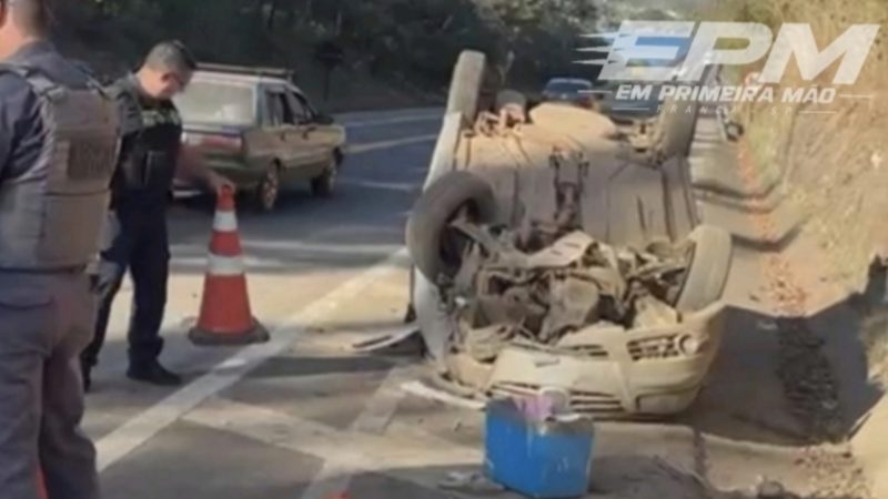 Capotamento deixa duas pessoas feridas na rodovia Cândido Portinari, em Rifaina