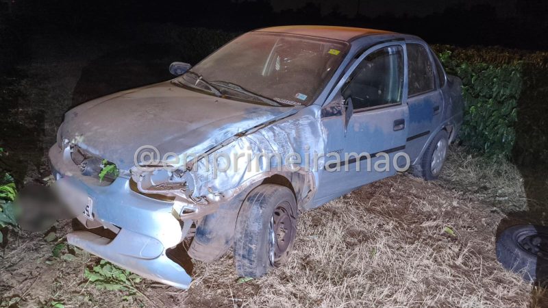 Mãe e criança vivem momentos de tensão após pneu estourar e carro parar em cafezal