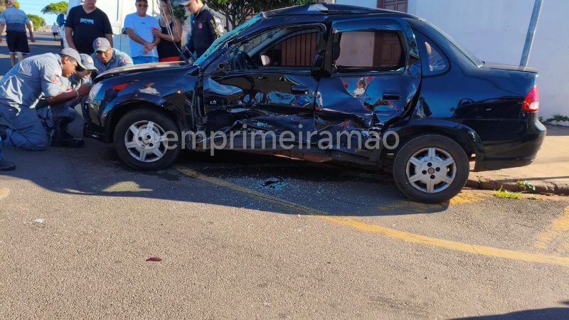 Veículo fica destruído em grave acidente em cruzamento do Jardim Francano