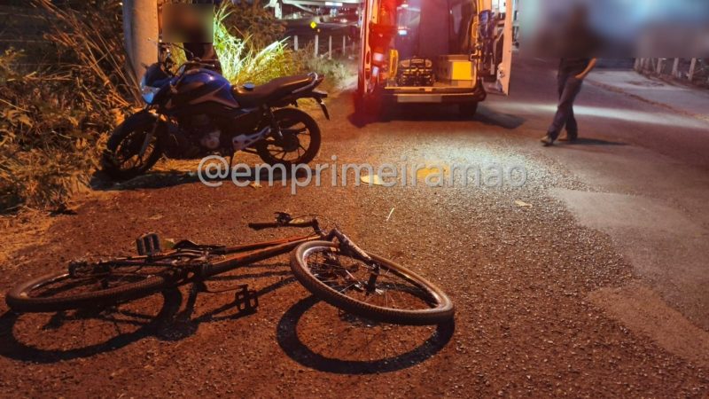 Vítimas são arremessadas contra poste em acidente entre moto e bicicleta em Franca
