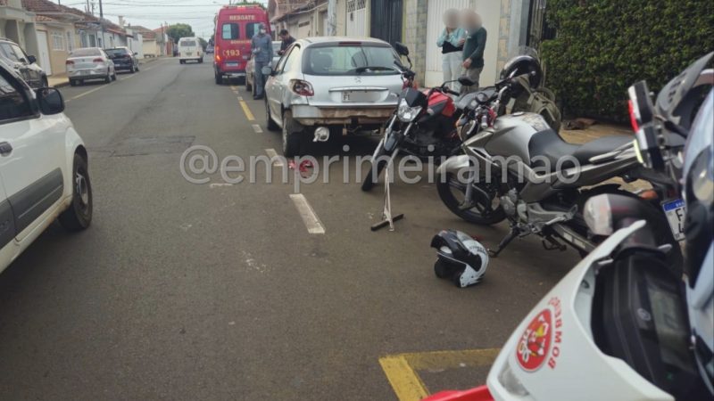 Motociclista bate em veículo estacionado na Vila Aparecida, em Franca